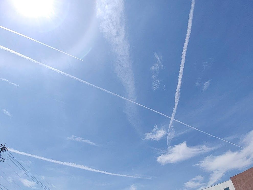 岡谷市上空　飛行機雲