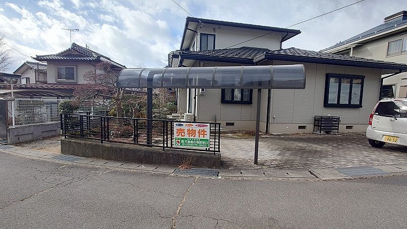 レイクウォーク、岡谷市民病院、岡谷駅、小中学校等生活に便利な施設まで徒歩20分以内のお土地です。