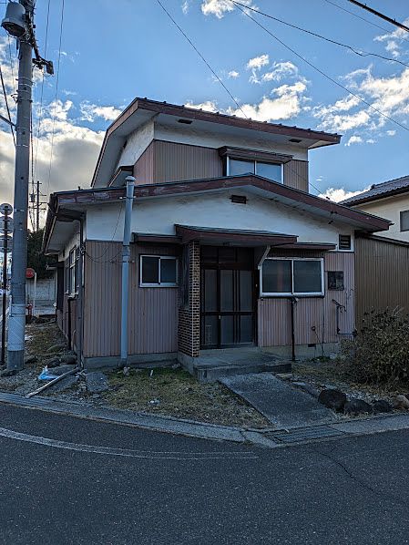 歴史を感じる中山道沿いのお土地が出ました。
小中学校やフォレストモール岡谷まで1㎞以内と生活にも便利なお土地です。
5コンパクトなお土地をお探しの方におススメです。